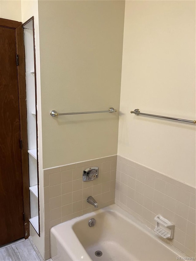 bathroom featuring a washtub