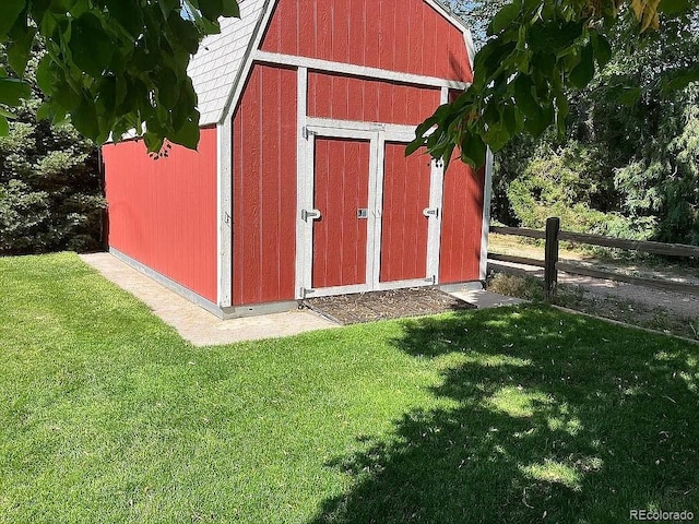 view of outbuilding with a yard