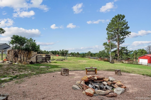 view of yard featuring an outbuilding