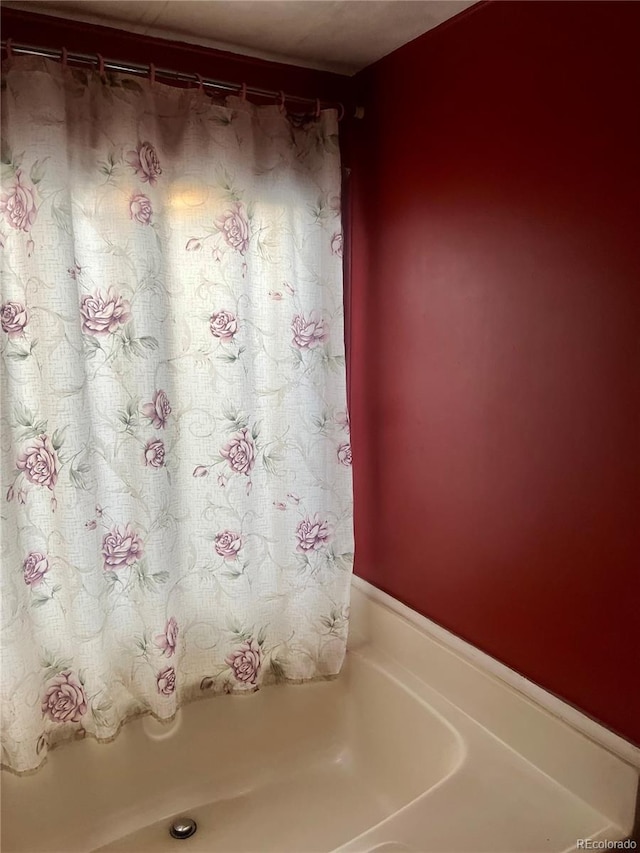 bathroom featuring a washtub