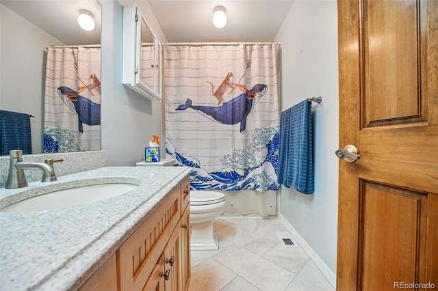 bathroom featuring visible vents, baseboards, toilet, a shower with shower curtain, and vanity