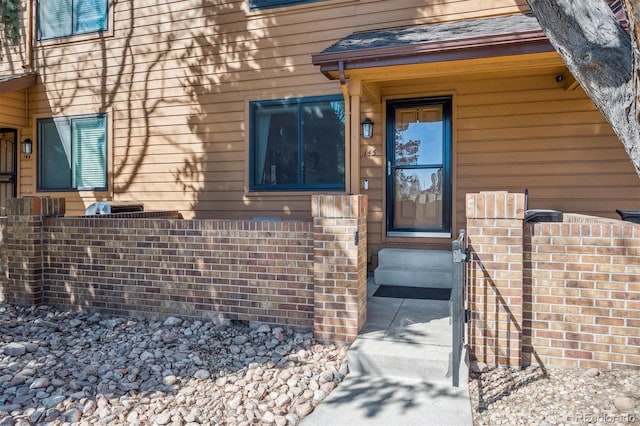 entrance to property with fence