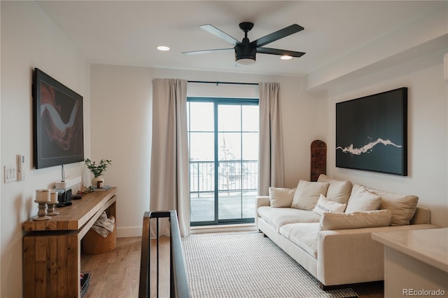 living area featuring recessed lighting, light wood-type flooring, baseboards, and ceiling fan