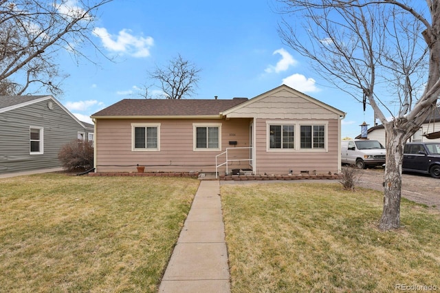 view of front of house with a front lawn