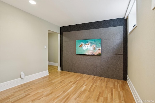 unfurnished room featuring light wood-style floors, recessed lighting, and baseboards