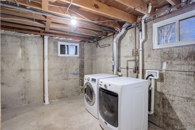 washroom featuring washing machine and clothes dryer