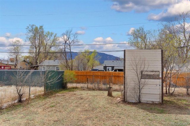 view of yard featuring a fenced backyard and a mountain view