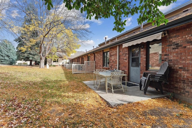 view of yard with a patio