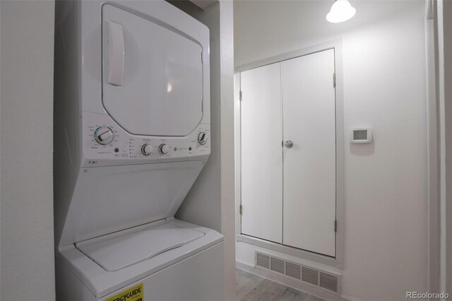 4283 S Salida Way Unit 12, Aurora, CO 80013 - laundry room featuring stacked washer / dryer