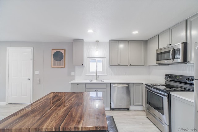 14701 E Colfax Ave Unit A5, Aurora, CO 80011 - kitchen featuring stainless steel appliances, gray cabinets, a sink, light wood-style floors, and recessed lighting
