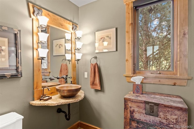 bathroom featuring sink