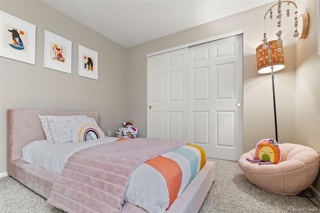 bedroom with a textured ceiling and a closet