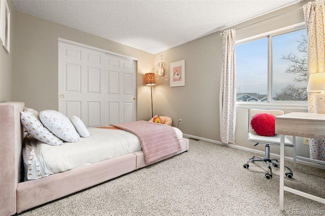 bedroom featuring a closet, carpet, and a textured ceiling