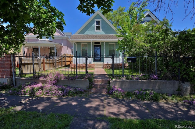 2527 W Dunkeld Pl, Denver, CO 80211 - view of front of property with covered porch and a fenced front yard