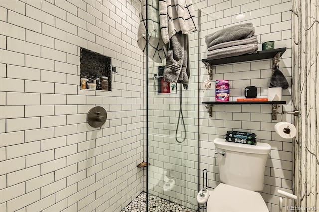 6213 Willow Ln, Boulder, CO 80301 - bathroom featuring tiled shower and toilet