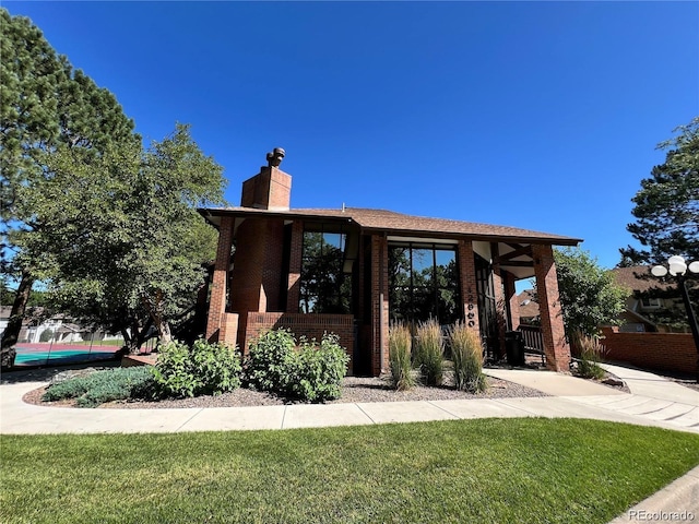 view of front of home with a front lawn