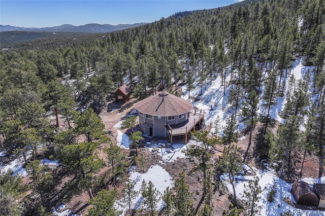 bird's eye view featuring a wooded view and a mountain view