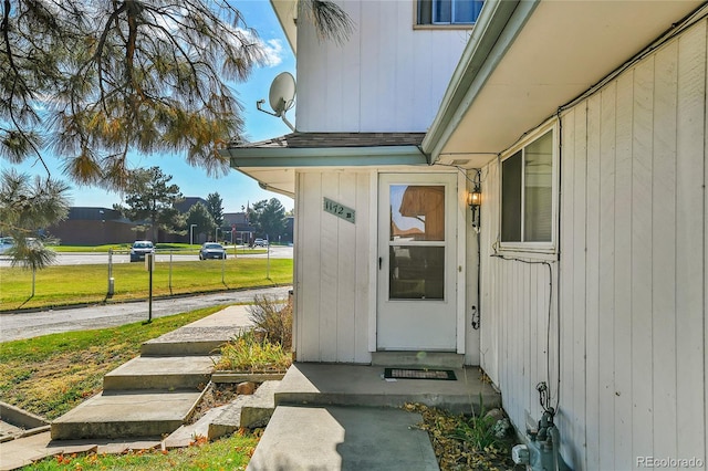 property entrance featuring a yard