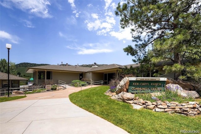 view of front of property with a front lawn