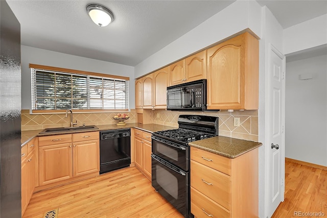 10369 E Red Mtn, Littleton, CO 80127 - kitchen with black appliances, a sink, light wood-style flooring, light brown cabinetry, and backsplash
