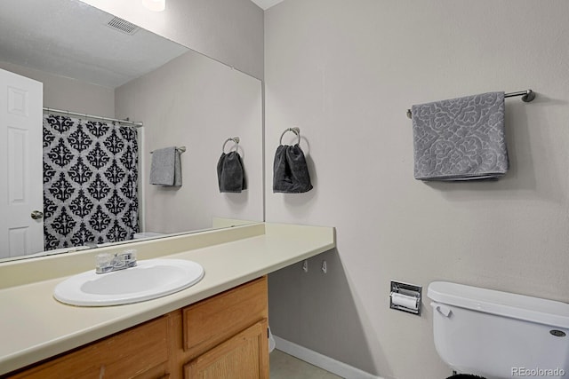 bathroom with curtained shower, visible vents, toilet, vanity, and baseboards