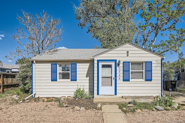 5424 Saulsbury Ct, Arvada, CO 80002 - bungalow-style home featuring fence and a shingled roof