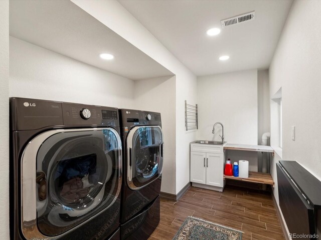 43 Falcon Hills Dr, Highlands Ranch, CO 80126 - laundry area featuring visible vents, washing machine and clothes dryer, a sink, baseboards, and dark wood-style floors