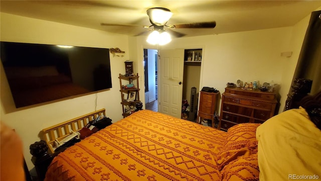 bedroom with ceiling fan