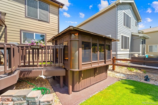 5975 S Walden Ct, Aurora, CO 80016 - back of property with a wooden deck
