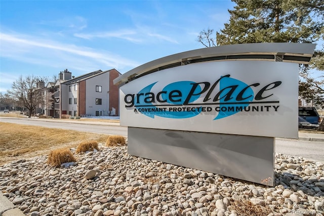view of community / neighborhood sign