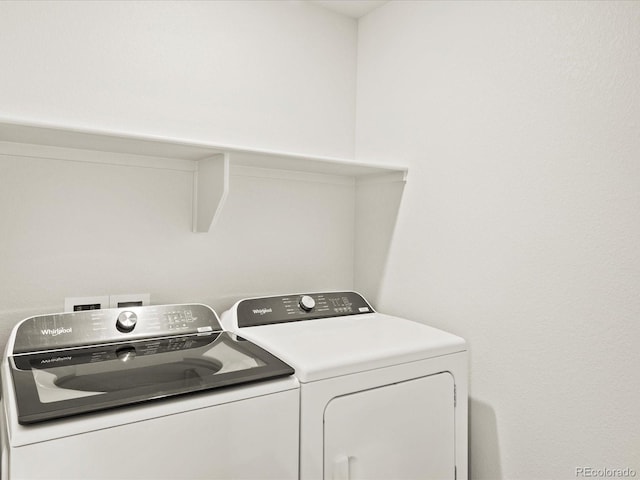2728 73rd Avenue Ct, Greeley, CO 80634 - laundry room featuring washing machine and clothes dryer
