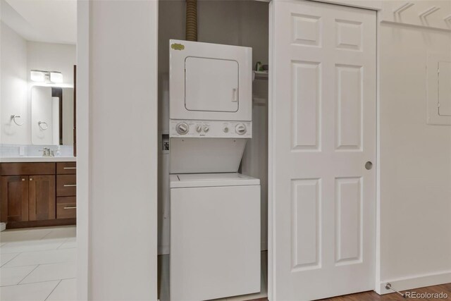 1000 E 1st Ave Unit 405, Denver, CO 80218 - laundry area featuring laundry area, stacked washer and clothes dryer, a sink, and baseboards