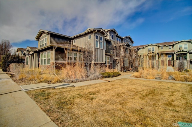 view of front facade featuring a residential view and a front lawn