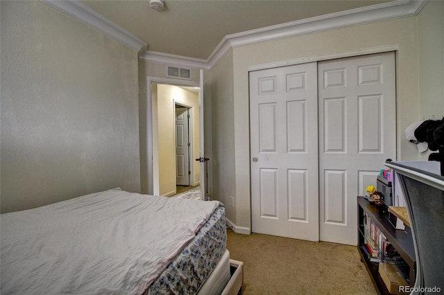 bedroom featuring a closet, light colored carpet, visible vents, ornamental molding, and baseboards