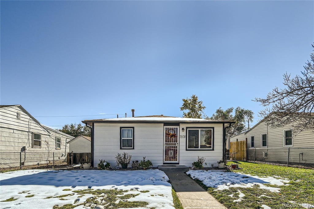 view of front of property