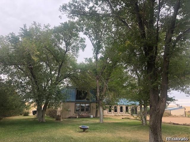 view of front of property with a front lawn