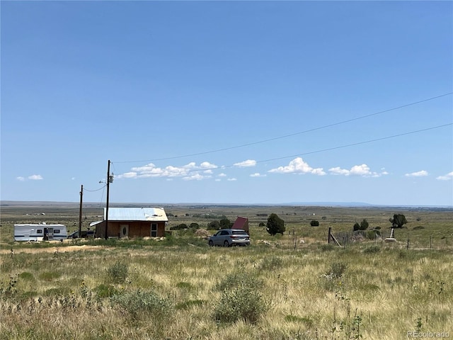 view of yard featuring a rural view