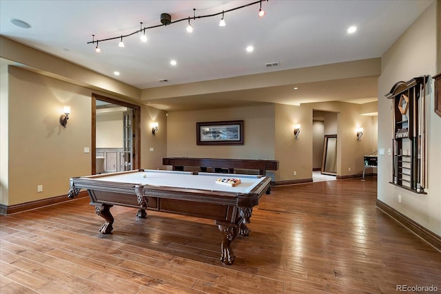 game room with recessed lighting, wood-type flooring, visible vents, and baseboards