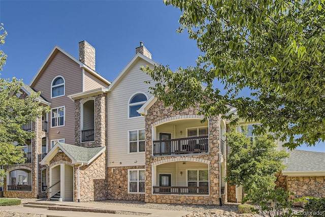 view of front of home featuring a balcony