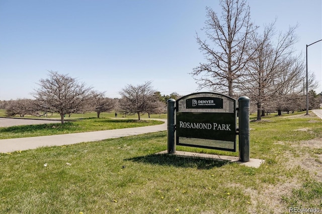 community / neighborhood sign with a yard