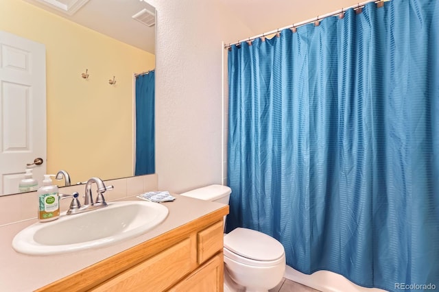 511 Noel Ave, Longmont, CO 80501 - full bath with toilet, vanity, and curtained shower