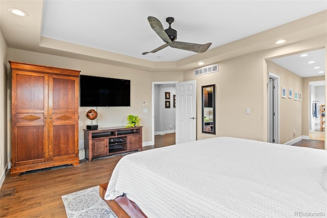 5984 S Paris Pl, Greenwood Village, CO 80111 - bedroom with wood finished floors, recessed lighting, and a ceiling fan