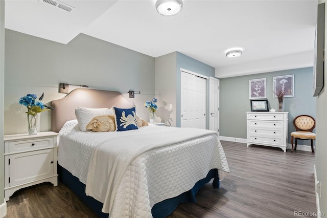 5984 S Paris Pl, Greenwood Village, CO 80111 - bedroom with dark wood-type flooring and a closet