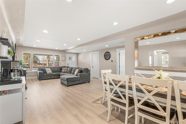 living room with light wood-style floors, recessed lighting, and baseboards