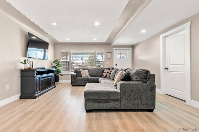 living area featuring recessed lighting, light wood-style flooring, and baseboards