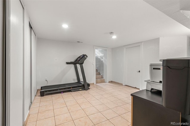 workout area featuring recessed lighting, light tile patterned flooring, and baseboards