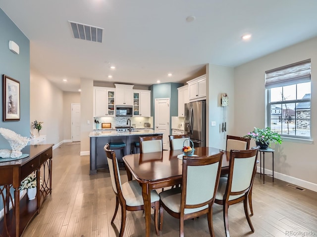 dining space featuring recessed lighting, baseboards, visible vents, and light wood-type flooring