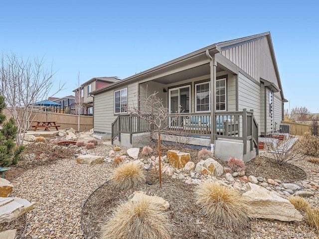 view of front of home featuring a porch and fence