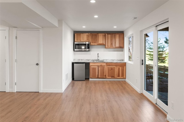 3182 Cimarron Pl, Superior, CO 80027 - kitchen featuring baseboards, a sink, light wood finished floors, recessed lighting, and stainless steel appliances
