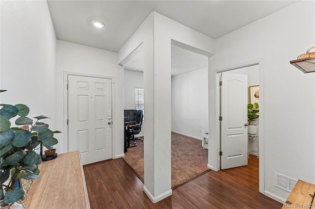 entryway featuring baseboards, dark wood finished floors, and visible vents